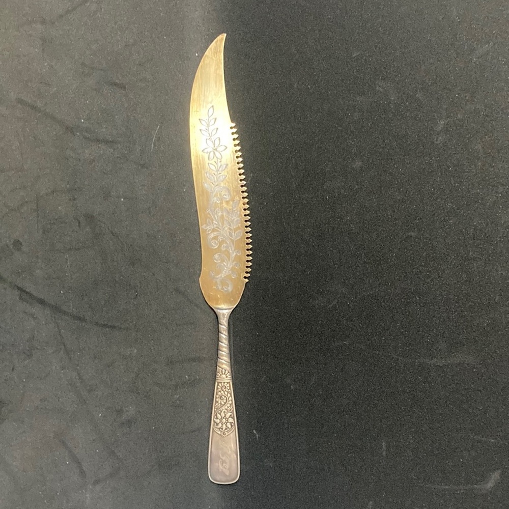 Vintage Assyrian by 1847 Rogers, Silverplate Cake Knife